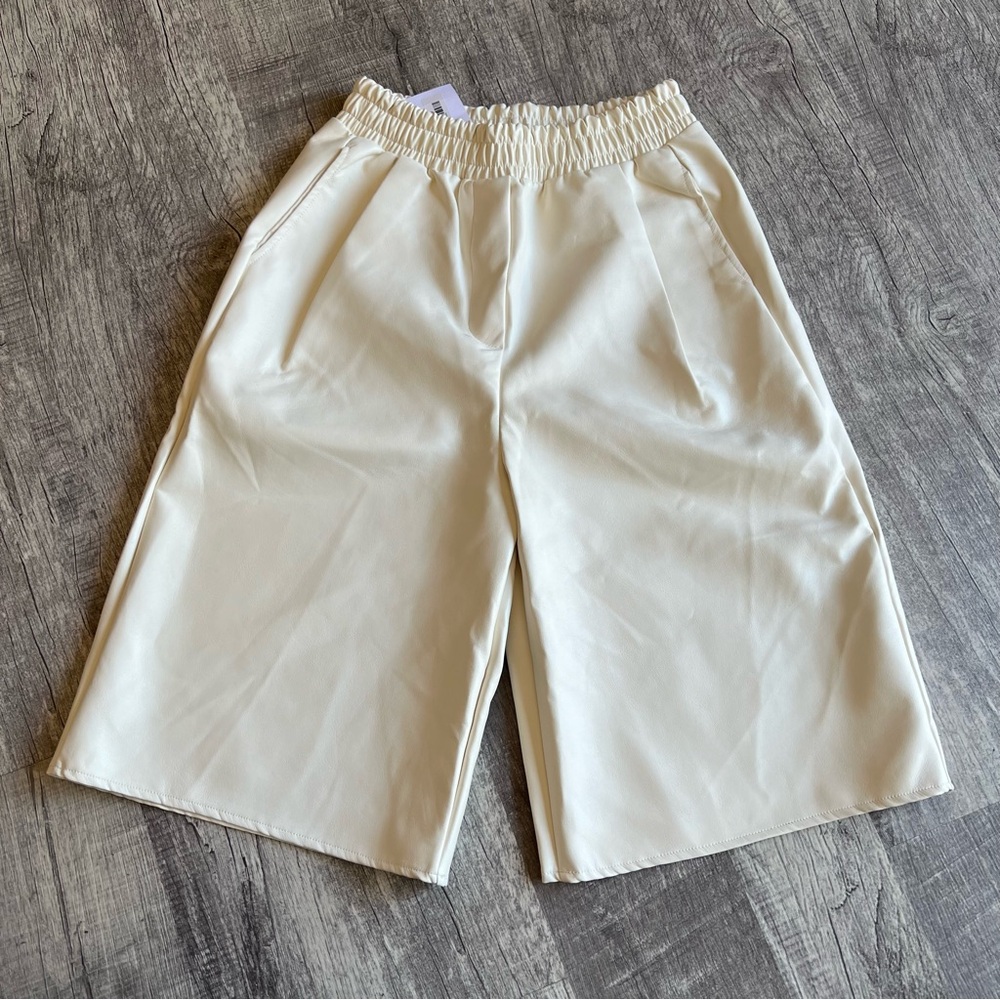 Oak+Fort Pants Cream Capri Shorts Size S Faux Leather